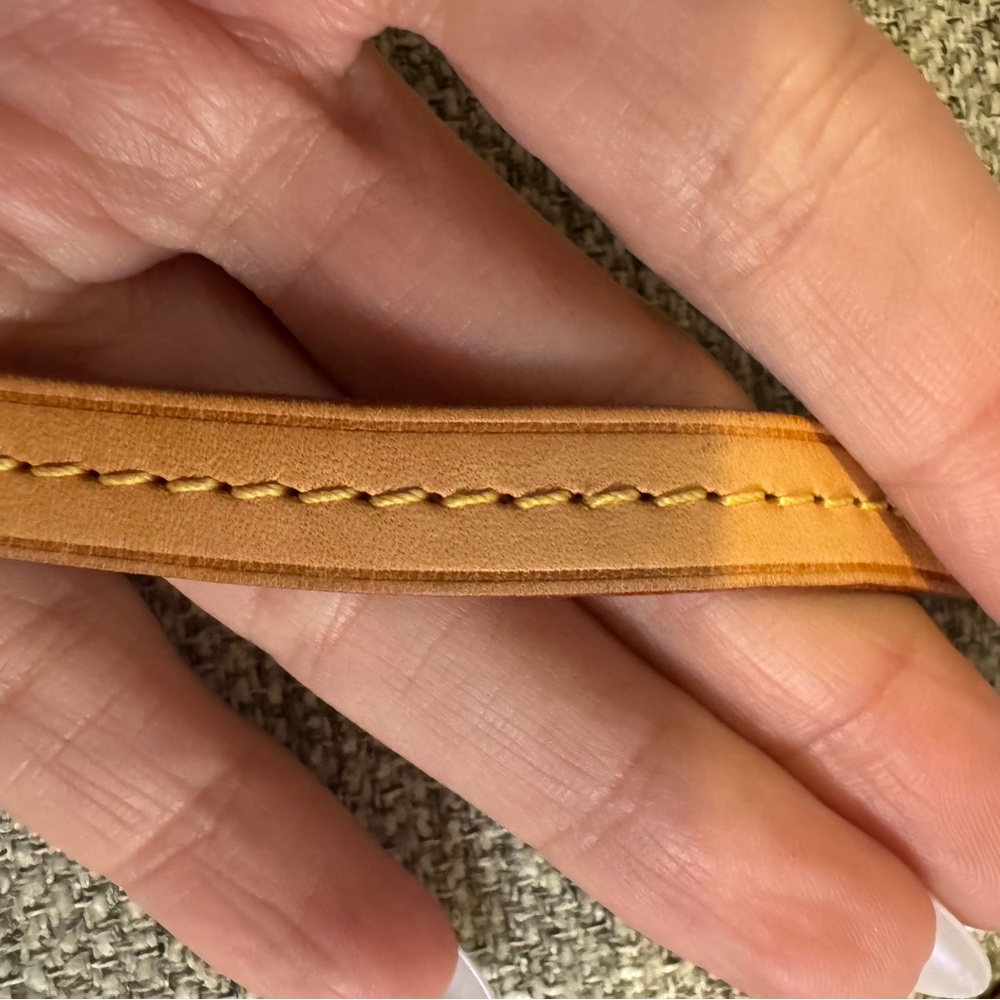 Authentic LOUIS VUITTON |  Vachetta Leather Crossbody Strap | Natural Tan - Picture 4 of 8